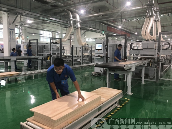 南寧一產業園無毒全屋定制家具生產線投產-廣西新聞網